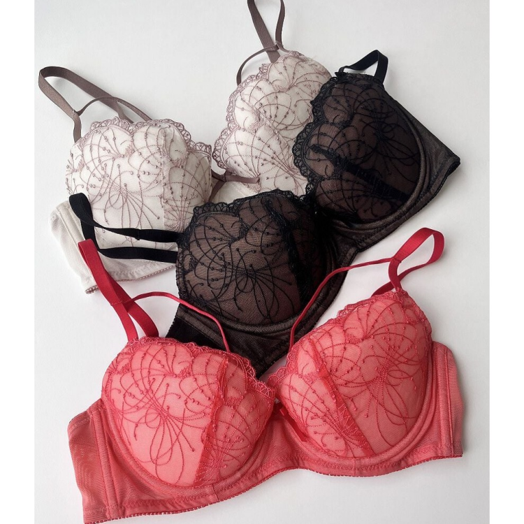 【寄せる機能のブラ】