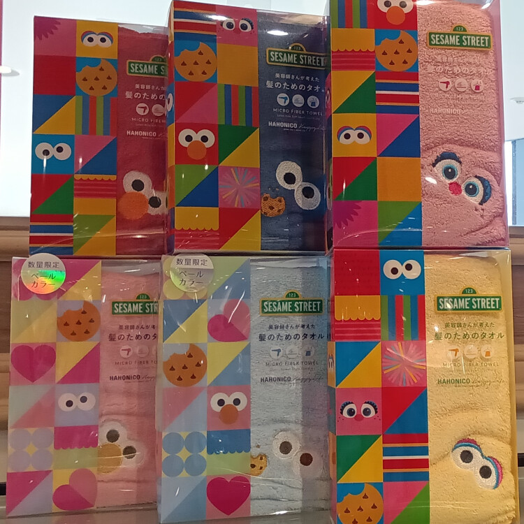 〈おすすめ商品情報〉ハホニコ　ヘアドライマイクロファイバータオル　セサミストリート限定デザイン