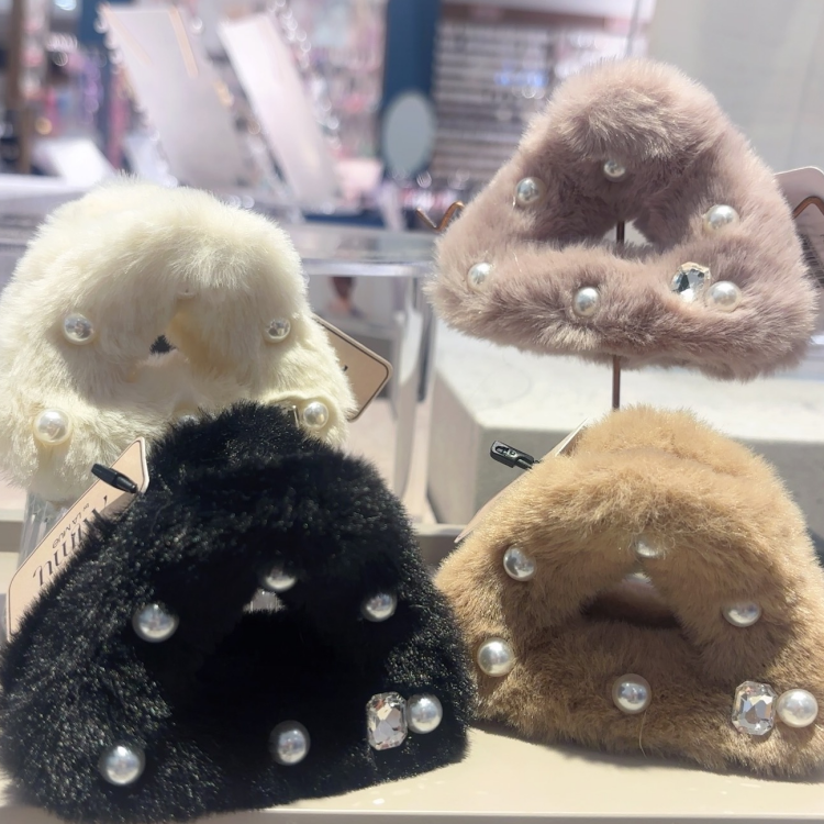 ♡秋冬におすすめ！ふわふわファークリップ♡