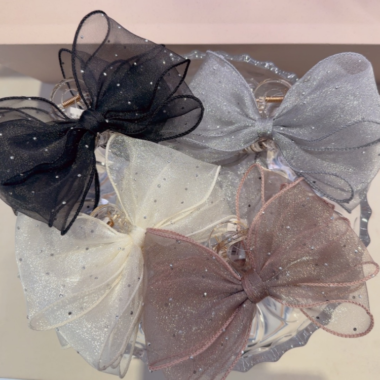 スタッズ付きバンスクリップ