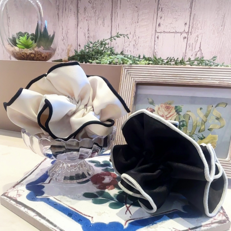 光沢感シュシュ✨