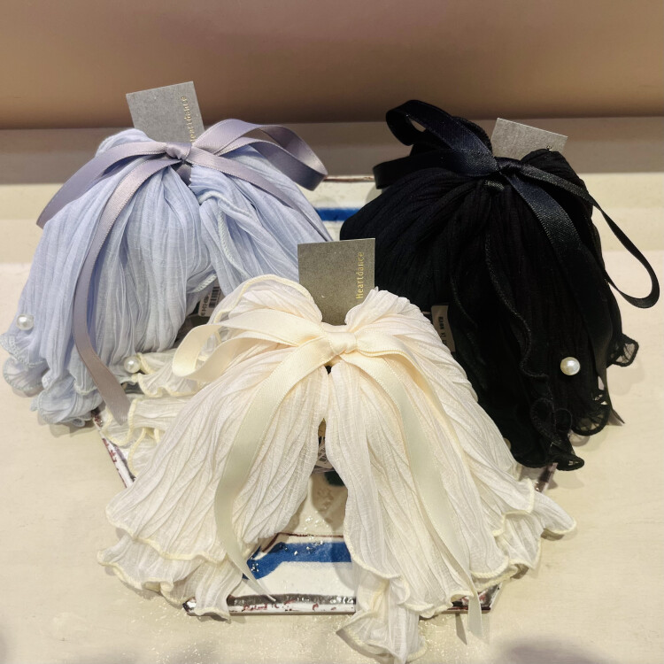 パール付きプリーツシフォンサーキュラーバンスクリップ