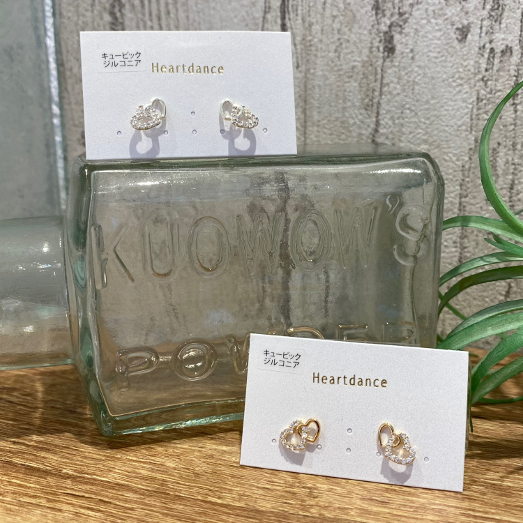 小ぶりなピアス💕