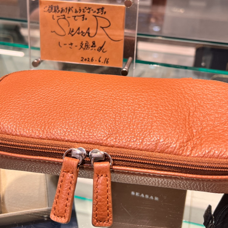 お気に入りのペンを美しく並べる、日本の職人技が光る折り畳み式ペンケース